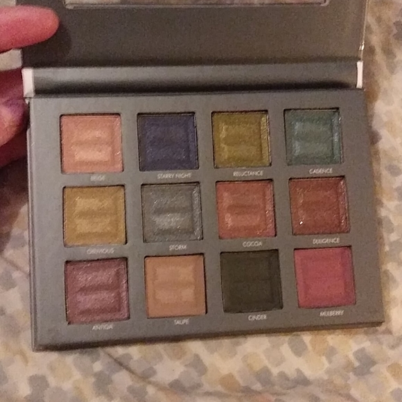 Eyeshadow - Picture 2 of 2